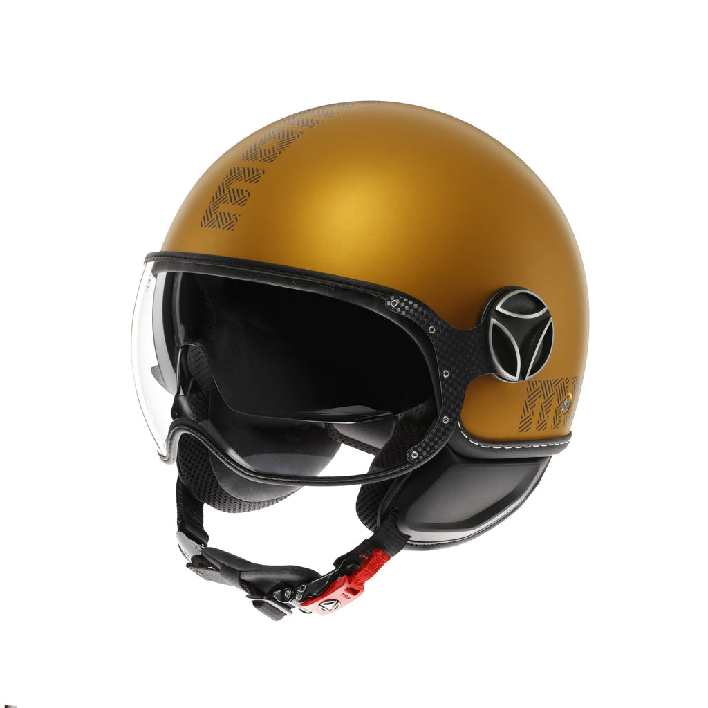 Casco jet Momo Design FGTR EVO HIP ocra opaco, tre quarti anteriore con visiera sollevata