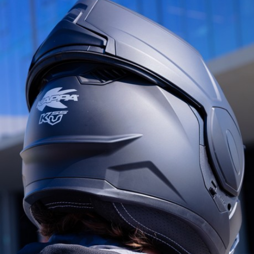 Casco modulare flip-back Kappa KV55 Nero Opaco, dettaglio della calotta con il logo Kappa e il profilo posteriore