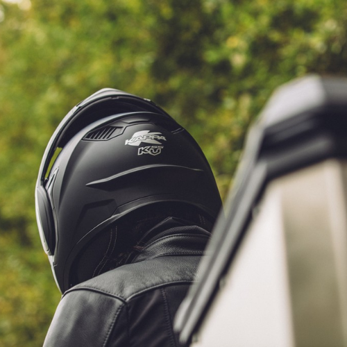 Casco modulare flip-back Kappa KV55 Nero Opaco, indossato, vista posteriore della calotta con il logo Kappa