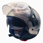 Casco demi-jet Piaggio PJ grigio, lato con visiera sollevata e interni chiari a vista