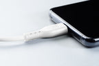 Cellularline Power Cable Cavo da USB a USB-C 15 cm USBDATACTRUSBCW: cavo collegato a un telefono (ambientata)