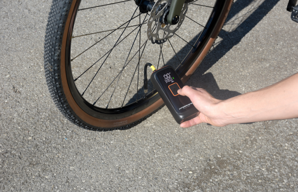 Interphone Smart Air Pump Compressore Portatile 4000 mAh INTERPHOAIRPUMP4K: gonfiaggio pneumatico bici