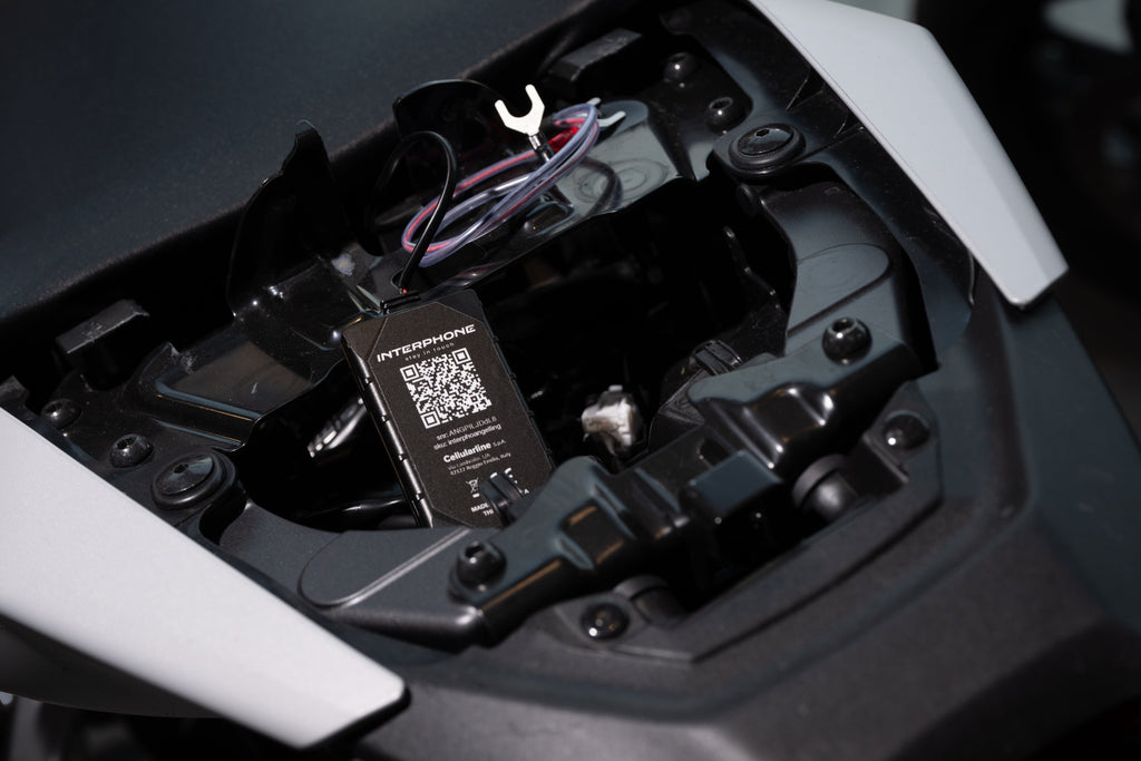 Interphone Angel Link Localizzatore GPS Antifurto Cablato INTERPHOANGELLINK: localizzatore installato nel vano sella