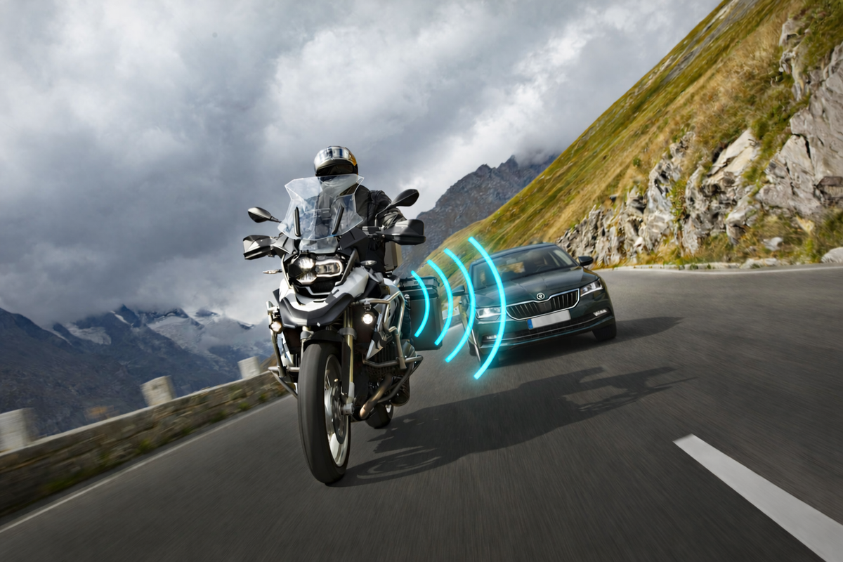 Interphone Angel Scout Radar Angolo Cieco Moto INTERPHOANGELSCOUT: moto in curva con radar che rileva auto