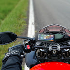 Interphone RideSync Display Moto Apple CarPlay e Android Auto 5,5" INTERPHORIDESYNC: display montato su moto, ambientata