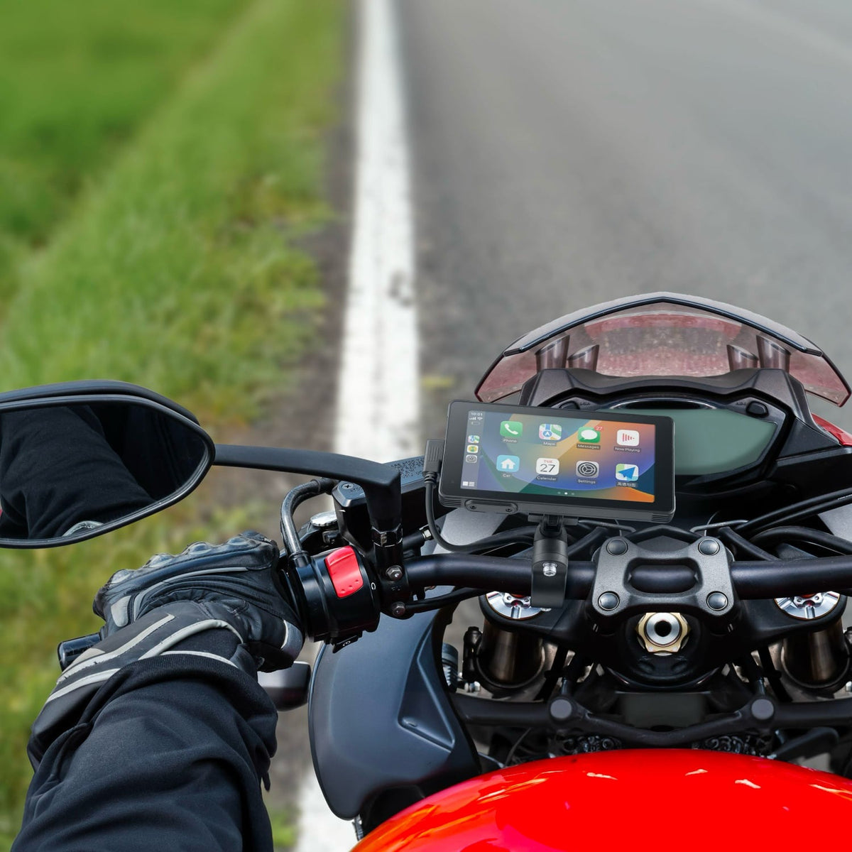 Interphone RideSync Display Moto Apple CarPlay e Android Auto 5,5" INTERPHORIDESYNC: display montato su moto, ambientata