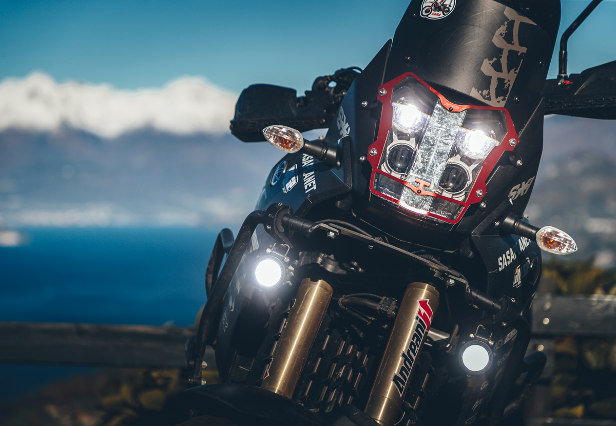 Interphone Coppia Faretti LED Moto 10W LEDLIGHT10FOG: moto con faretti accesi di notte