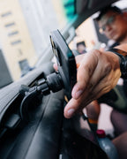 Interphone Quiklox Supporto Telefono per Bocchetta Aria Auto SAQUIKLOXAIRVENT: sgancio del telefono in auto