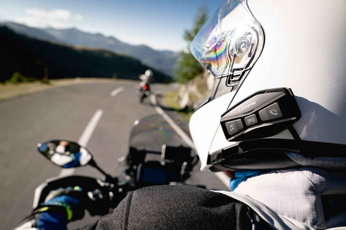 Interphone U-COM 16 INTERPHOUCOM16: motociclista in viaggio