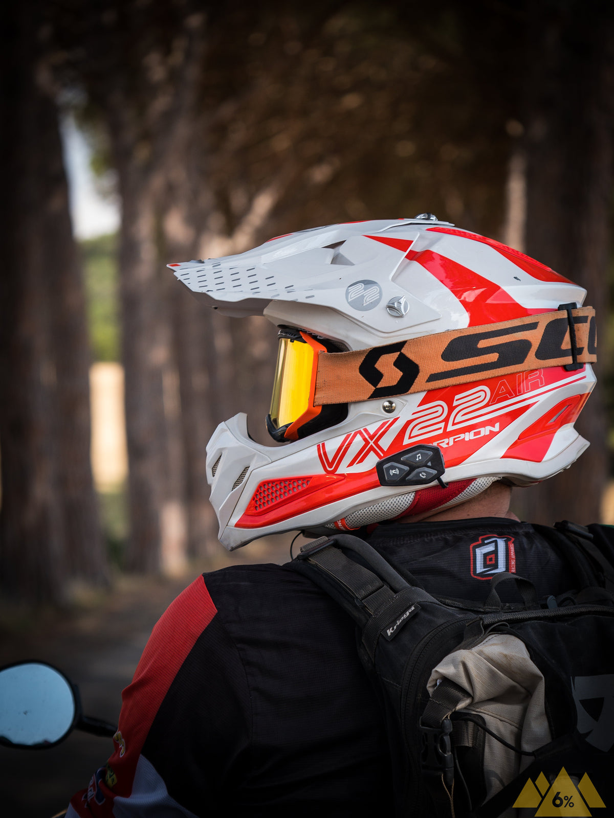 Interphone U-COM 3 INTERPHOUCOM3: motociclista con casco da cross