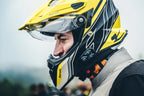 Interphone U-COM 3 INTERPHOUCOM3: motociclista con casco da enduro