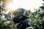 Interphone U-COM 6R INTERPHOUCOM6R: motociclista con casco integrale