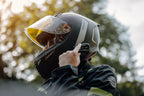 Interphone U-COM 6R INTERPHOUCOM6R: motociclista con casco modulare