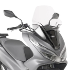 Parabrezza Kappa 1129DTK trasparente montato sul frontale della Honda PCX 125 2018-2020, vista ravvicinata