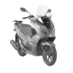 Honda PCX 125 2018-2020 vista di tre quarti con il parabrezza Kappa 1129DTK trasparente montato