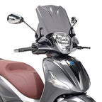 Cupolino Kappa 5606SK fumé 29x45 cm montato su Piaggio Beverly, foto ufficiale Givi