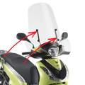 Kit attacchi Kappa A311AK montato su Honda SH 125i/150i 2005-2008: le frecce indicano gli attacchi neri del parabrezza