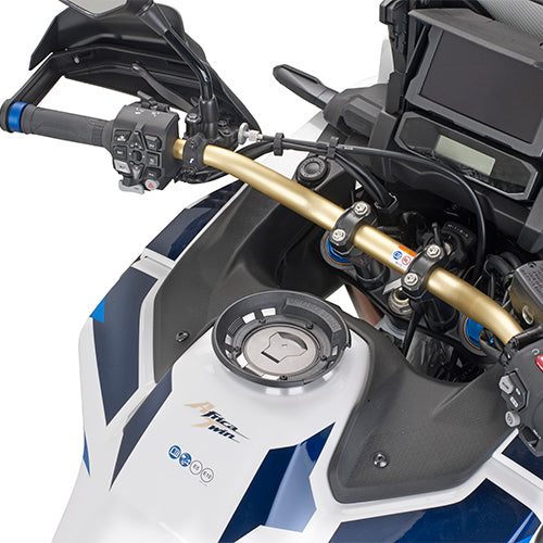 Flangia Tanklock Kappa BF25K sul serbatoio di una Honda Africa Twin, vista dall'alto, foto ufficiale Kappa