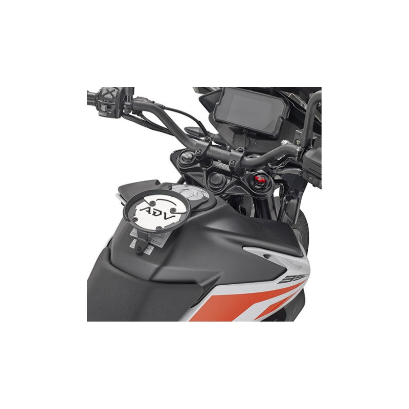 Flangia Tanklock Kappa BF51K montata sul serbatoio di una KTM 390 Adventure, foto del prodotto