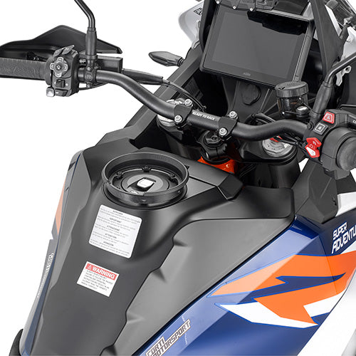 Flangia Tanklock Kappa BF59K montata sul serbatoio di una KTM Super Adventure, foto del prodotto