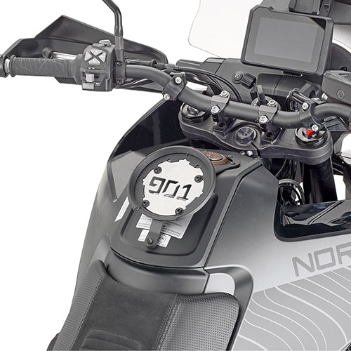 Flangia Tanklock Kappa BF68K montata sul serbatoio di una Husqvarna Norden 901, foto del prodotto