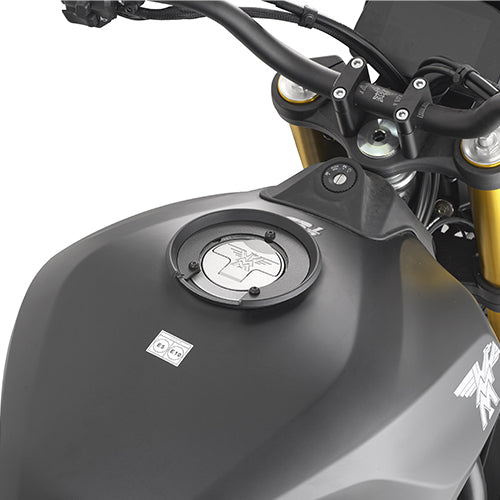 Flangia Tanklock Kappa BF86K montata sul serbatoio di una Moto Morini, foto ufficiale Kappa