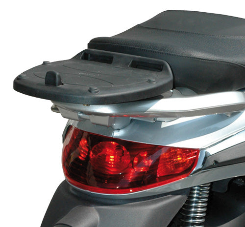 Attacco posteriore Kappa KE3440 montato su Piaggio Beverly con piastra MONOLOCK, bauletto non incluso, foto ufficiale Kappa