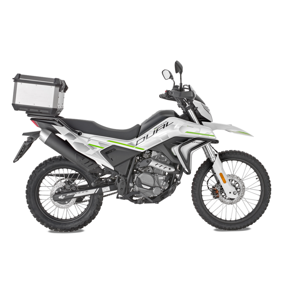 Bauletto Kappa in alluminio montato sul portapacchi posteriore di una moto adventure, vista laterale sinistra
