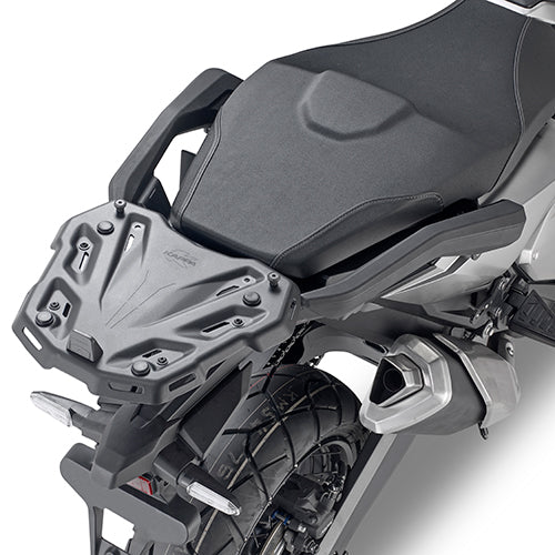 Attacco posteriore Kappa KR1188 per Honda X-ADV 750 e Forza 750, montato con piastra Kappa, bauletto non incluso, foto ufficiale Kappa