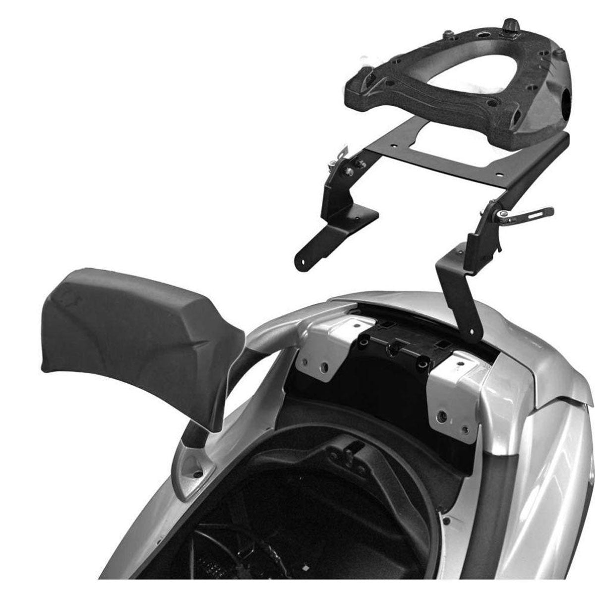 Attacco posteriore ribaltabile Kappa KR134M con piastra Monolock e schienalino montato su Piaggio MP3, bauletto non incluso, foto del prodotto
