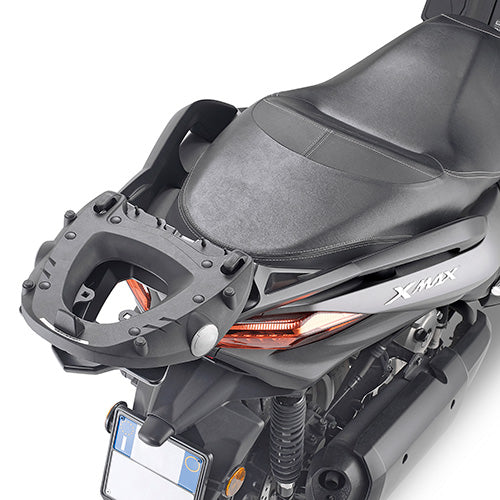 Attacco posteriore Kappa KR2150 con piastra MONOLOCK montato su Yamaha X-Max, bauletto non incluso, foto ufficiale Kappa