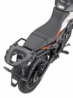 Attacco posteriore Kappa KR7718 nero montato su KTM 390 Adventure X con piastra MONOLOCK, bauletto non incluso, foto ufficiale Kappa