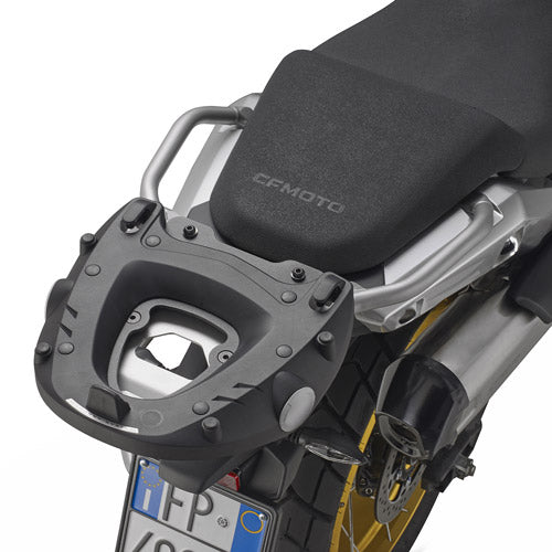 Attacco posteriore Kappa KR9228 montato su CFMOTO 700 MT Adventure con piastra Monokey, bauletto non incluso, foto ufficiale Kappa