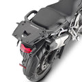 Attacco posteriore Kappa KRA6422 in alluminio nero per Triumph Tiger 1200 montato sulla moto, bauletto non incluso, foto ufficiale Kappa