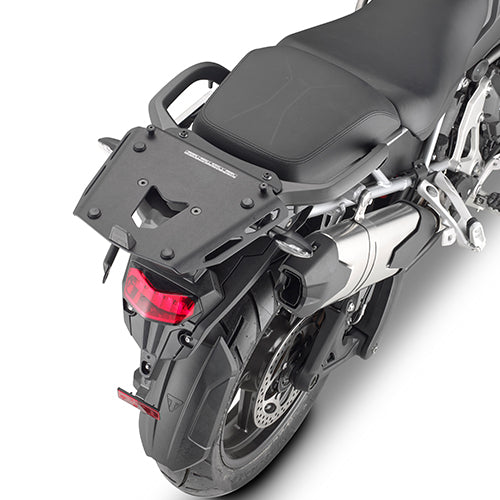 Attacco posteriore Kappa KRA6422 in alluminio nero per Triumph Tiger 1200 montato sulla moto, bauletto non incluso, foto ufficiale Kappa