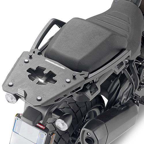 Attacco posteriore Kappa KRA8400 in alluminio nero per Harley-Davidson Pan America 1250 montato sulla moto, bauletto non incluso, foto ufficiale Kappa