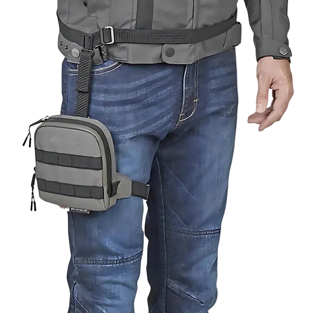 Borsello Kappa RA307R2 indossato sulla coscia con giacca e jeans, foto del prodotto