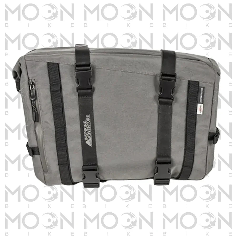 Kappa RA316 borsa laterale grigia vista frontale con cinghie di compressione e fibbie, foto del prodotto