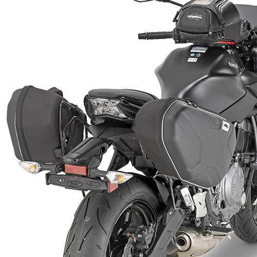 Telaietti Kappa TE4117K neri per borse soffici montati su Kawasaki Z 650, foto ufficiale Kappa