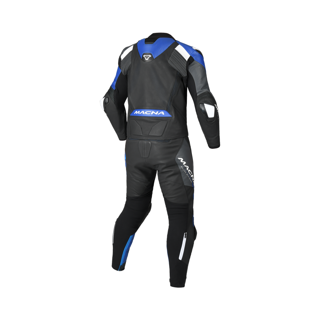 Tuta moto Macna Blitz 2pc nero blu in pelle, giacca e pantalone, vista posteriore