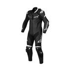 Macna Chromiq 1pc 166.4212.120 tuta moto in pelle nera e bianca, vista frontale