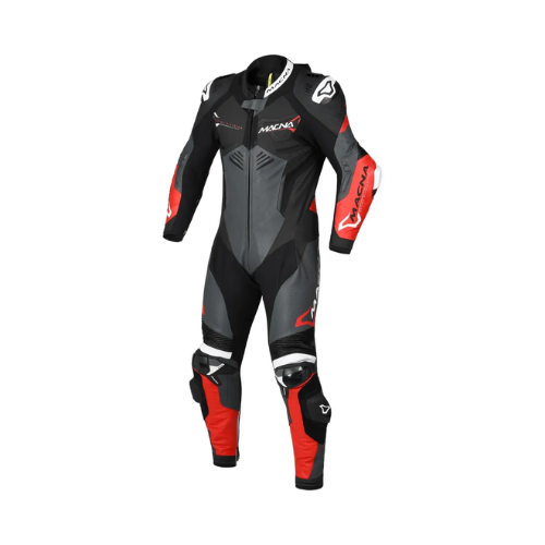 Macna Chromiq 1pc 166.4212.132 tuta moto in pelle nera e rossa, vista frontale