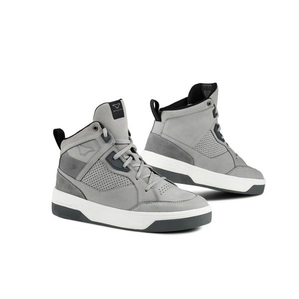 Macna Citeon 166.1100.808 grigio – sneaker moto in pelle, coppia vista tre quarti
