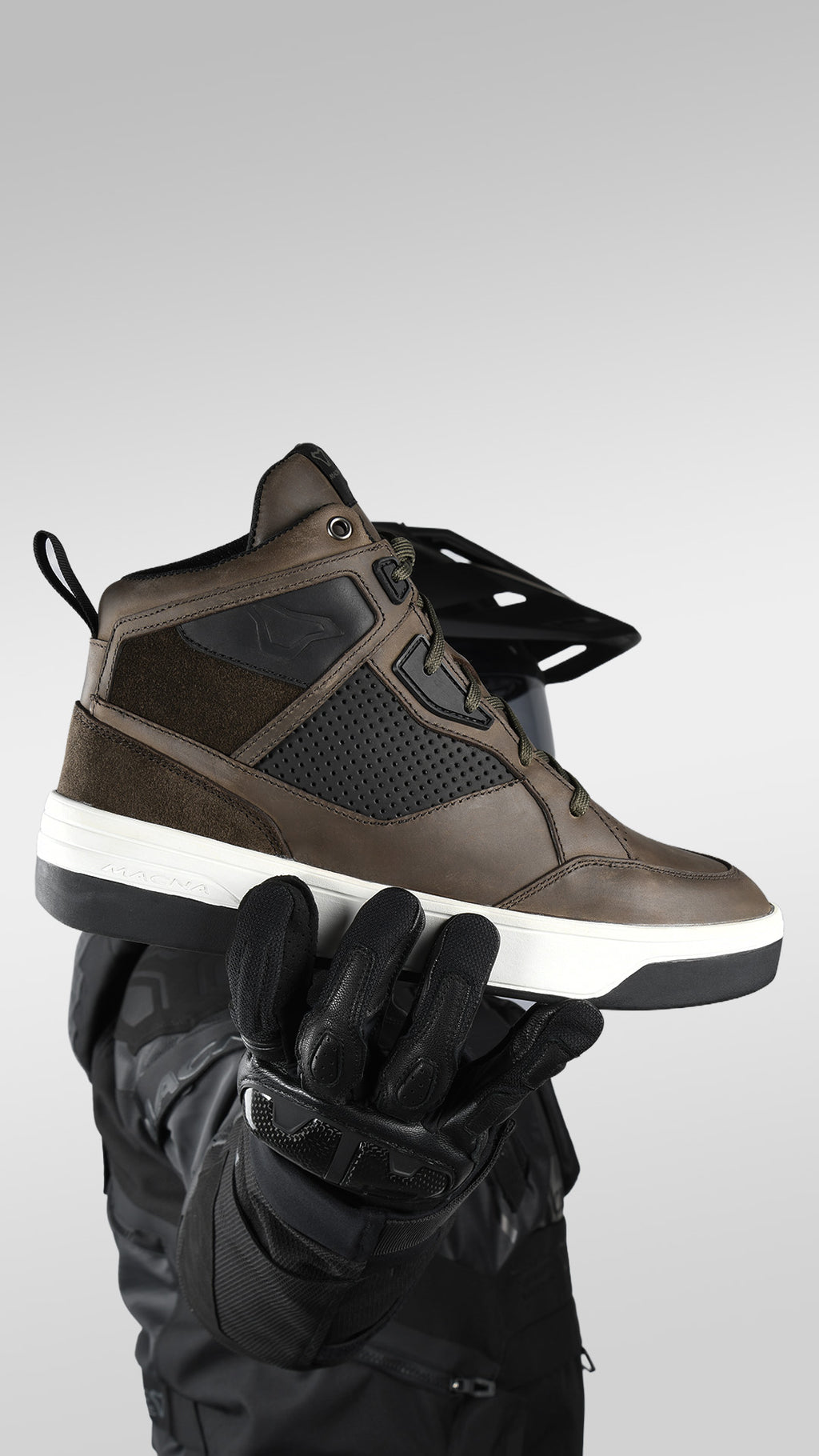 Macna Citeon 166.1100.710 marrone e nero – sneaker moto sorretta con guanto, profilo