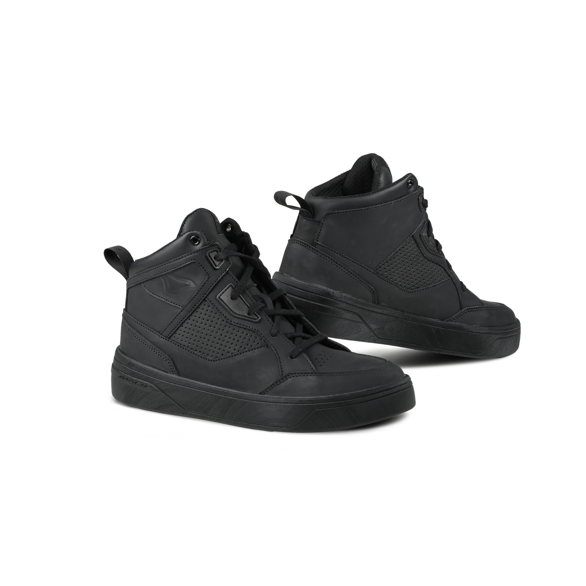 Macna Citeon 166.1100.101 nero – sneaker moto in pelle, coppia vista tre quarti