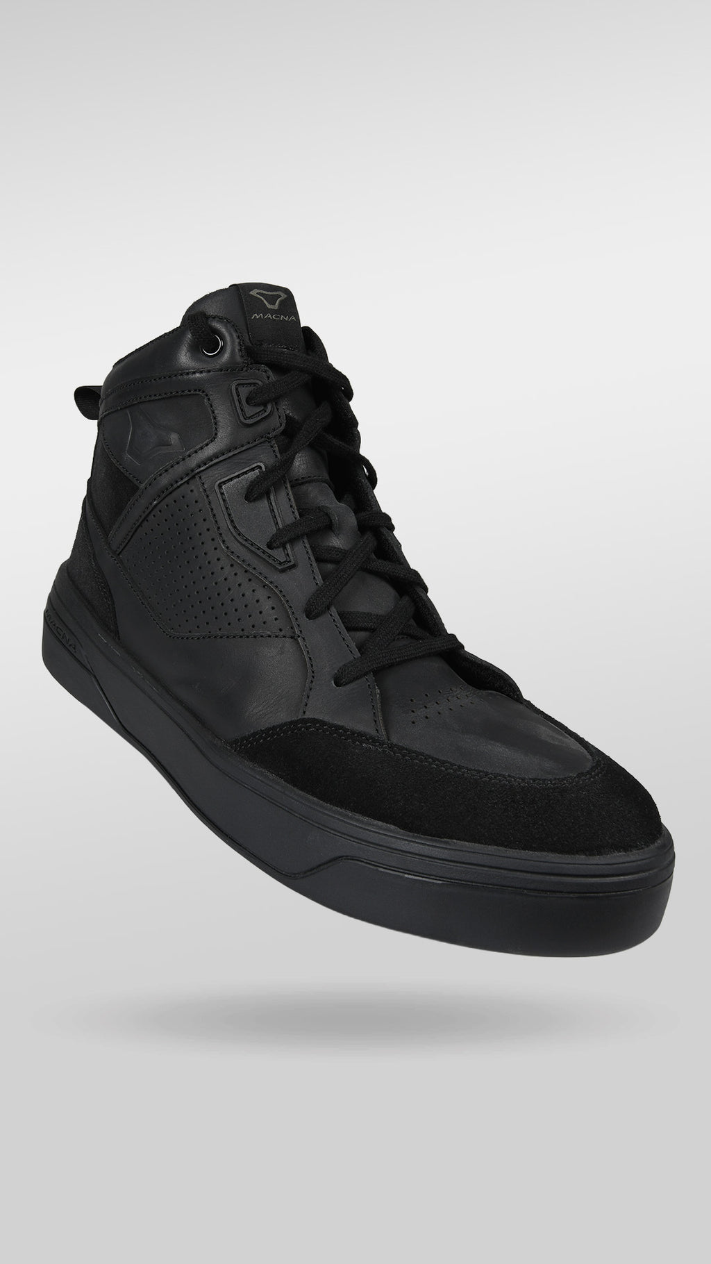 Macna Citeon 166.1100.101 nero – sneaker moto singola, vista tre quarti frontale