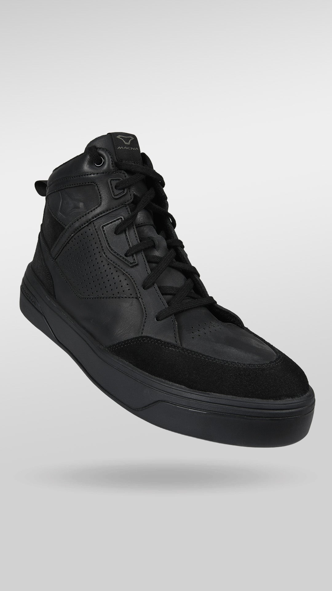 Macna Citeon 166.1100.101 nero – sneaker moto singola, vista tre quarti frontale