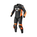 Macna Mizuro Nero/Arancio/Bianco tuta moto pelle di canguro uomo Classe AAA, vista fronte