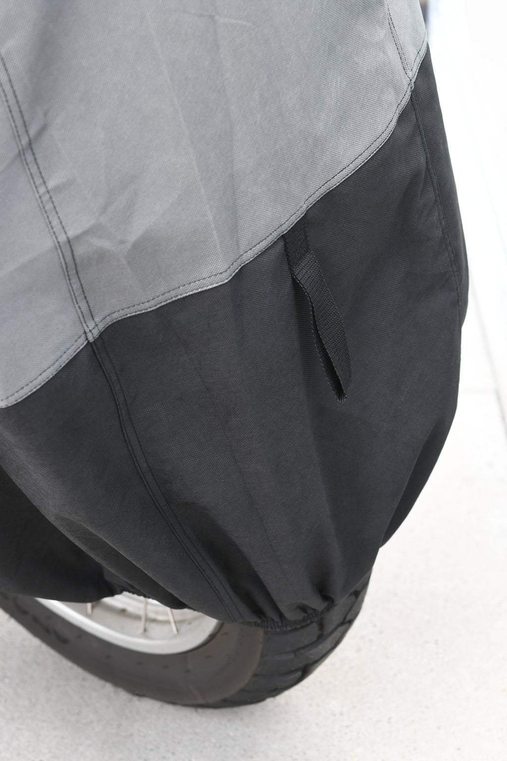 Macna Moto Mantle Indoor telo coprimoto da interno grigio e nero, foto ufficiale aggiuntiva