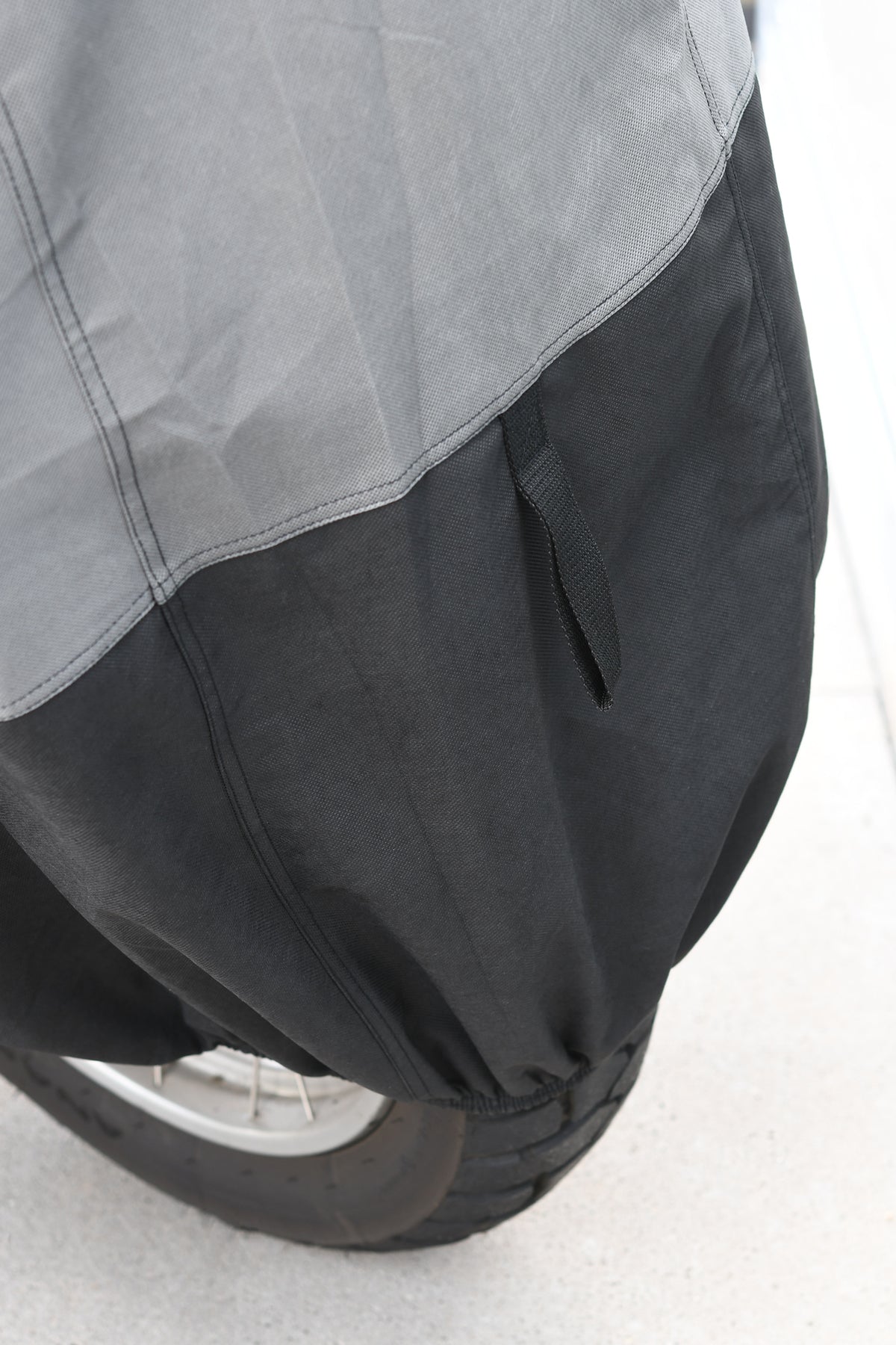 Macna Moto Mantle Indoor telo coprimoto da interno grigio e nero, foto ufficiale aggiuntiva